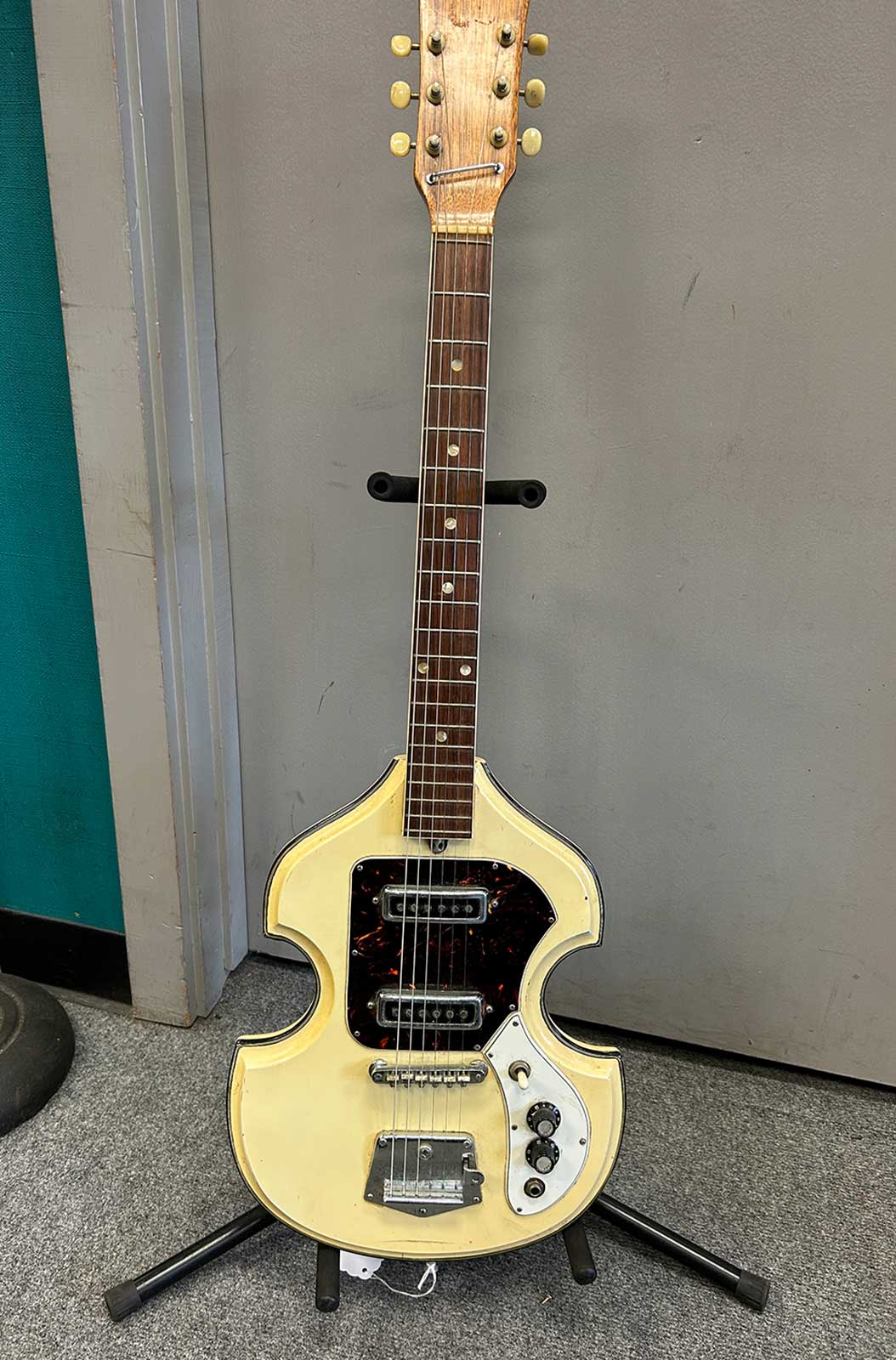 image of electric guitar sold by Westside Music